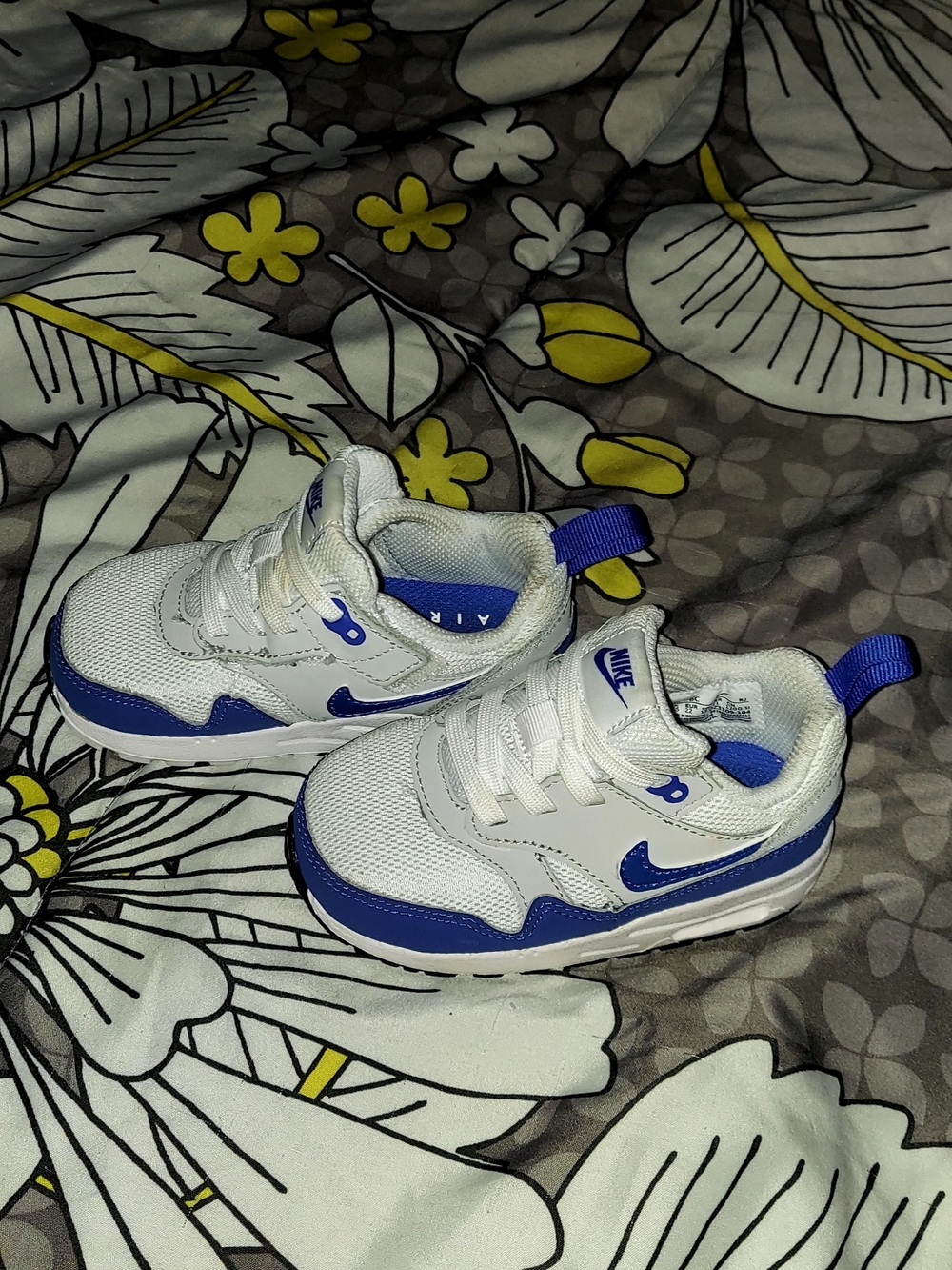 Nike Kids White and Blue Low-Top Sneaker